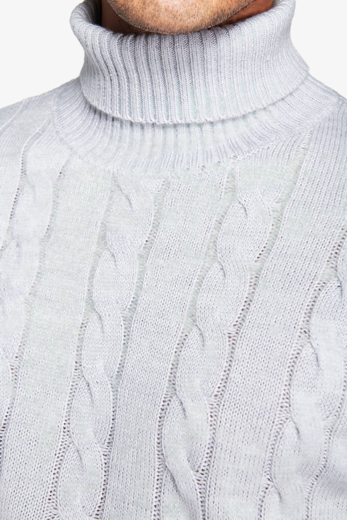 Maglia dolcevita treccia grigio chiaro