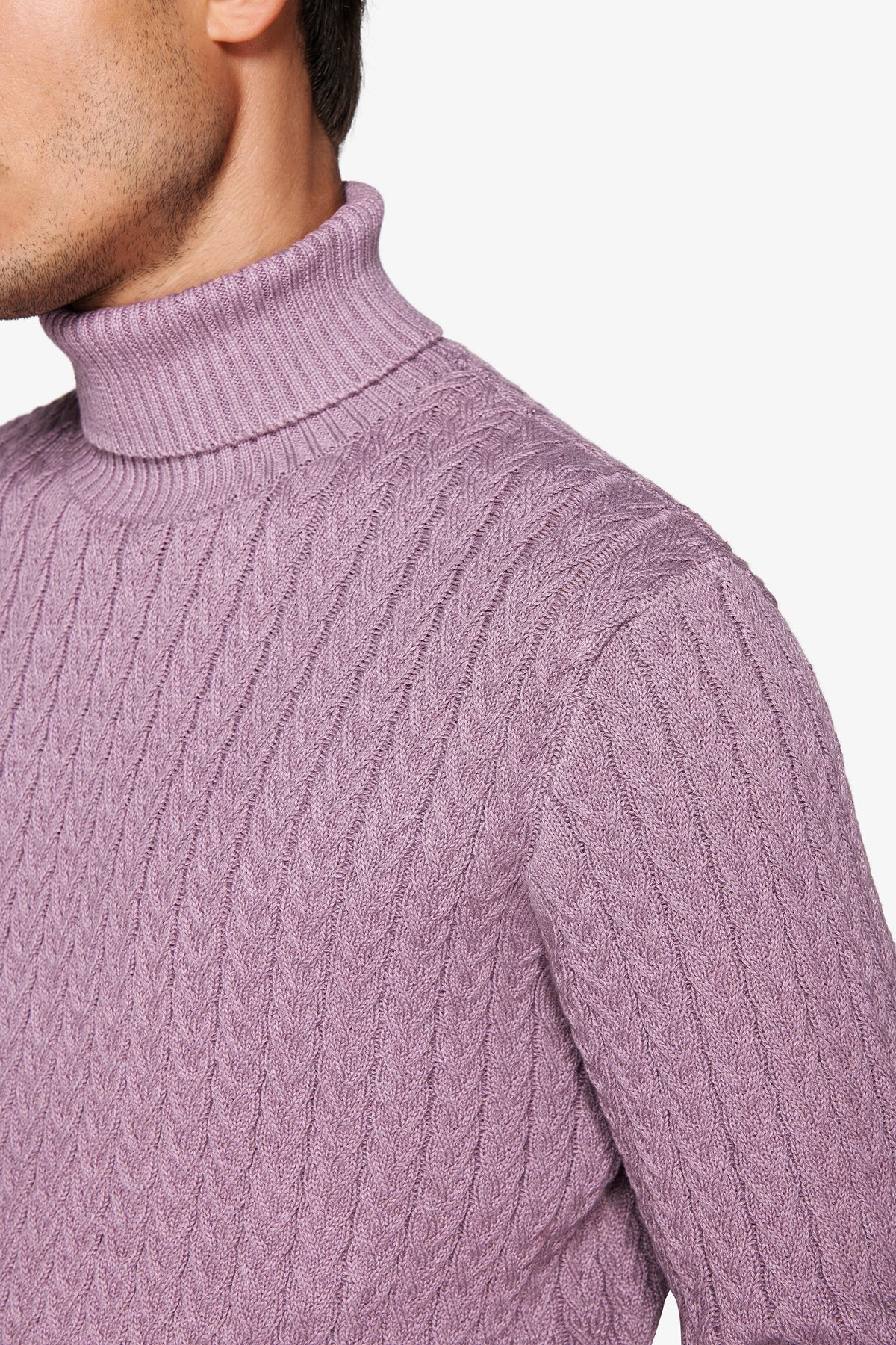 Maglia dolcevita a trecce cipolla