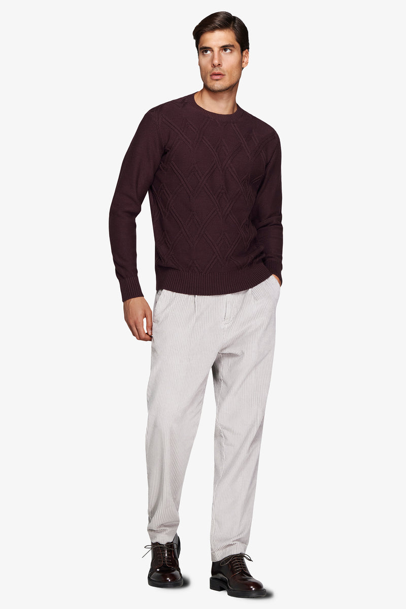 Pull bordeaux col rond, point torsadé placé