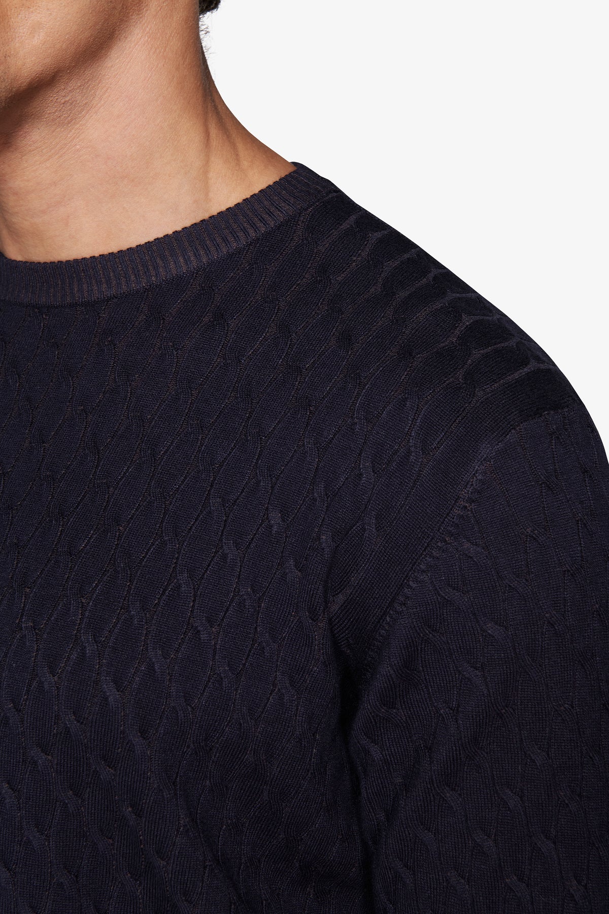 Pull ras-du-cou torsadé bleu