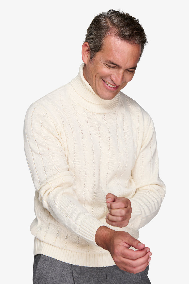 Pull à col roulé torsadé crème