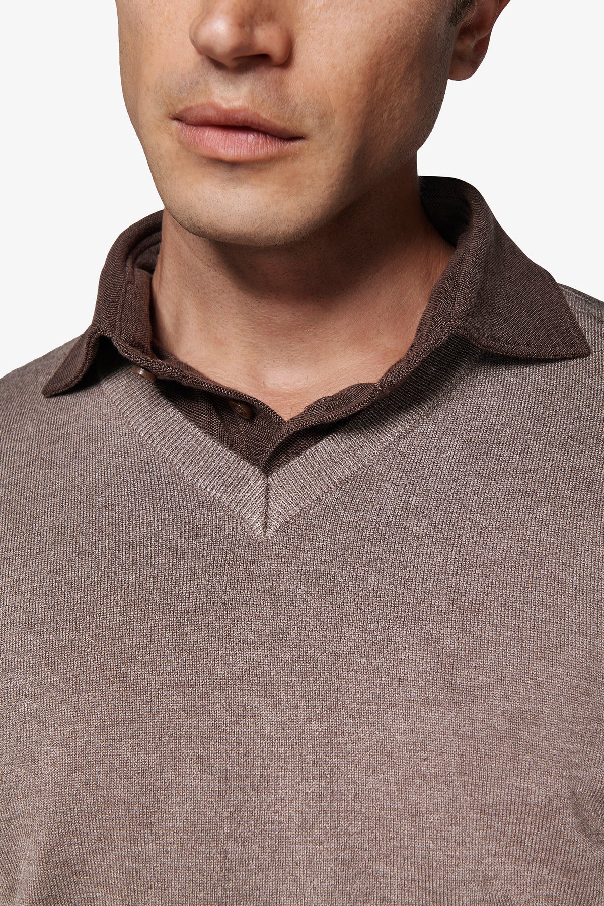 Maglia scollo a V tortora