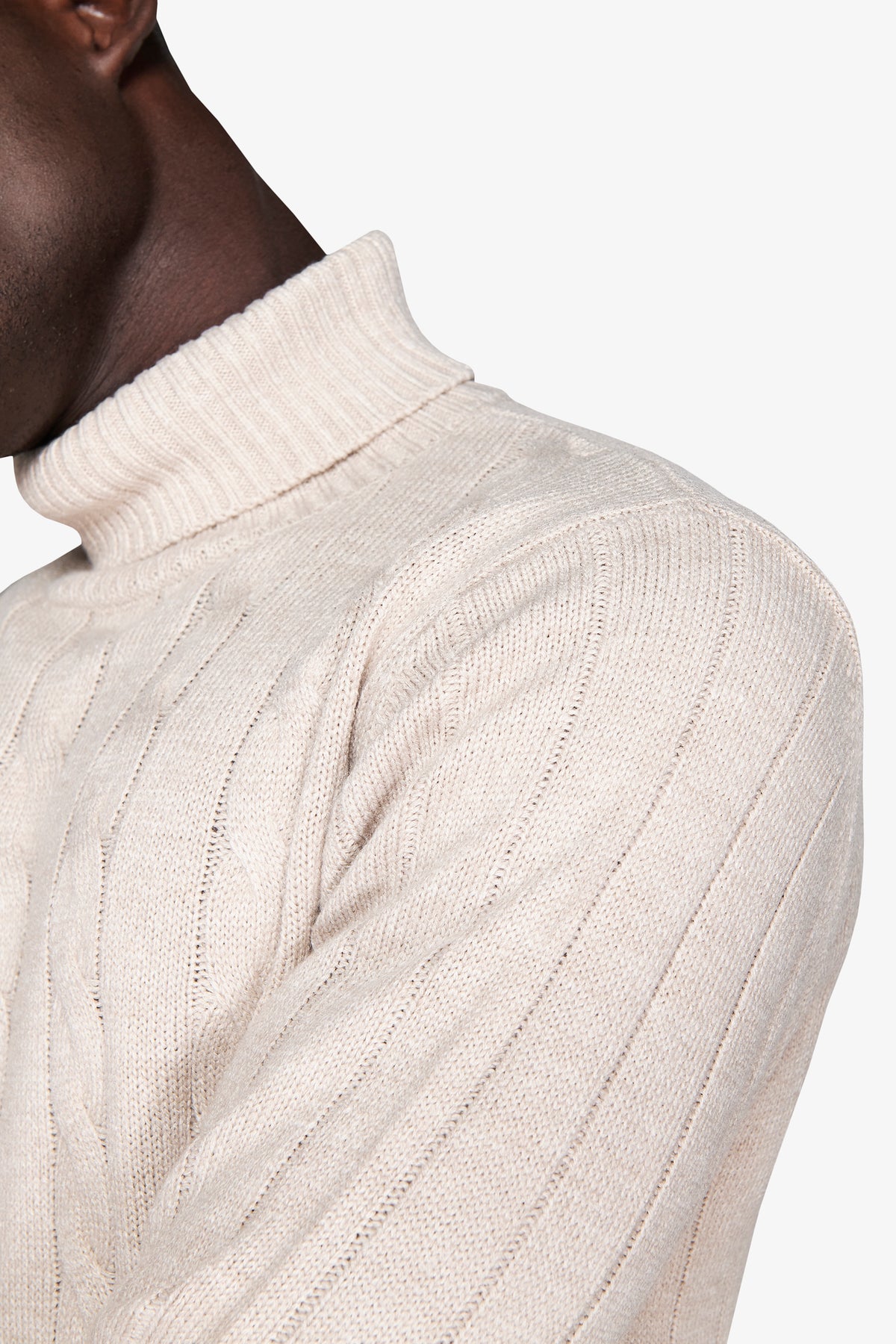 Pull à col roulé torsadé corde