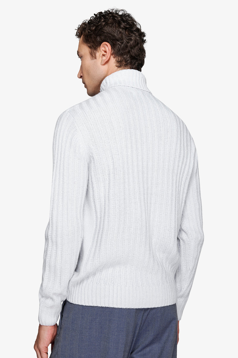 Maglia dolcevita a coste celeste