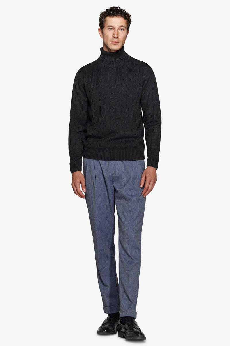 Pull à col roulé torsadé bleu