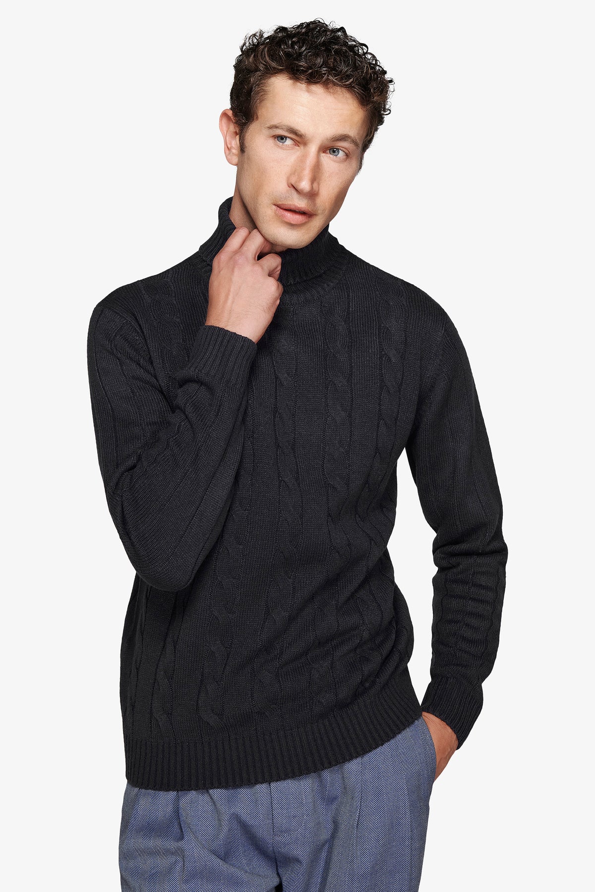 Pull à col roulé torsadé bleu