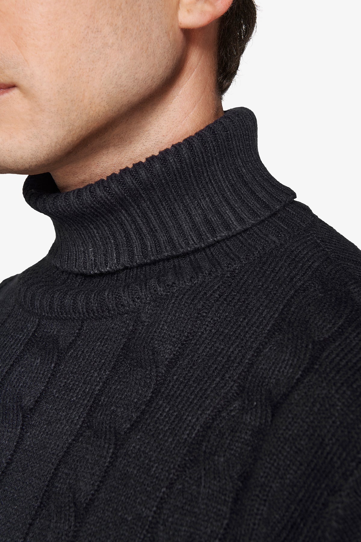 Pull à col roulé torsadé bleu