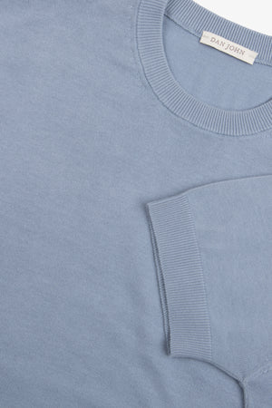 T-shirt in maglia celeste-Dan John
