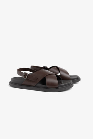 Sandales en daim écologique marron foncé