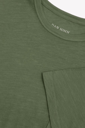 T-shirt girocollo con taschino verde-Dan John