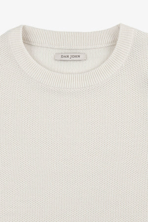 Pull armuré à col rond au point de riz crème.