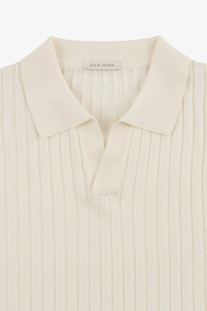 Polo de punto jersey de canalé plano con cuello abierto blanco roto